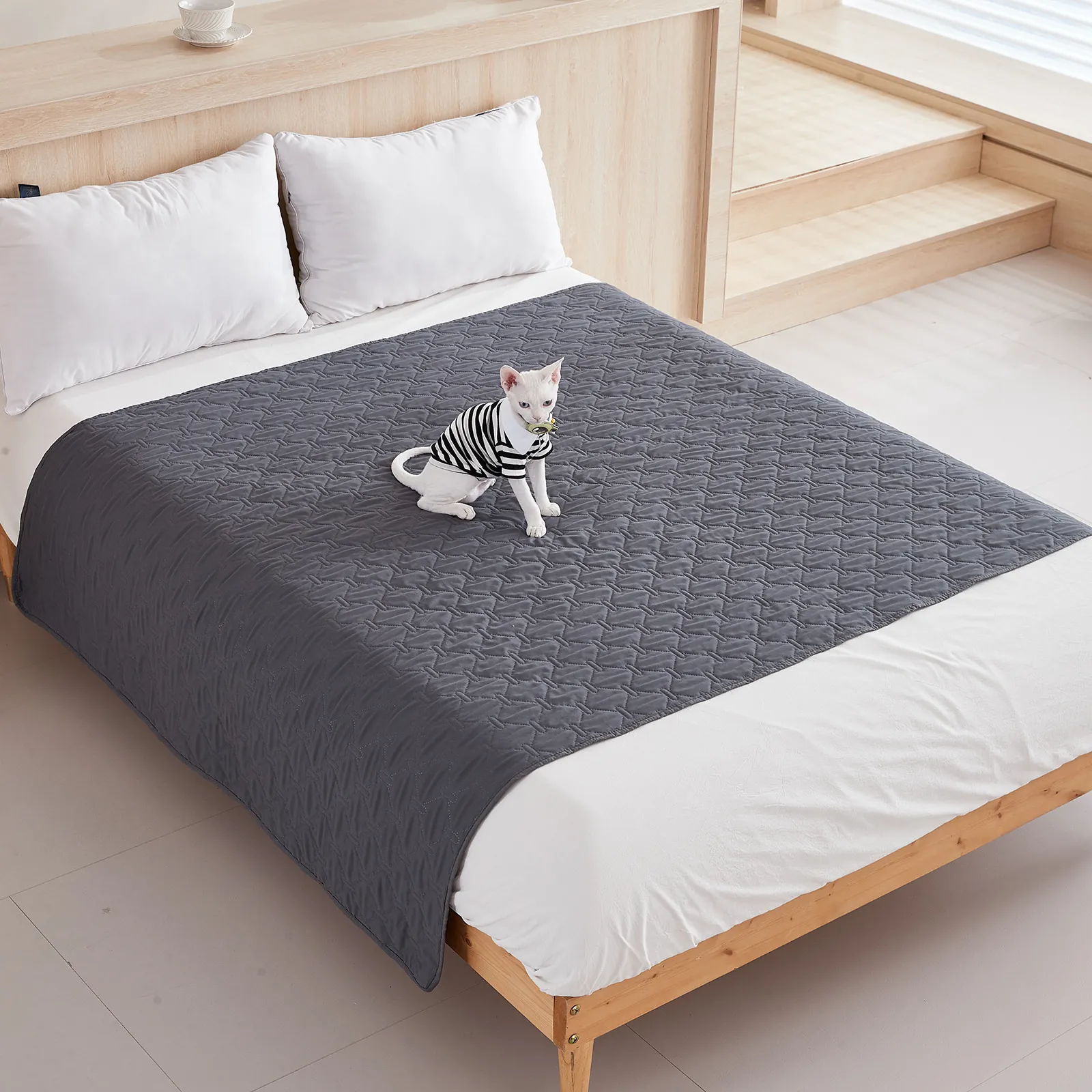 Waterproof Non-Slip Pet Blanket and Furniture Cover, Dark Grey (100 x 127 cm)